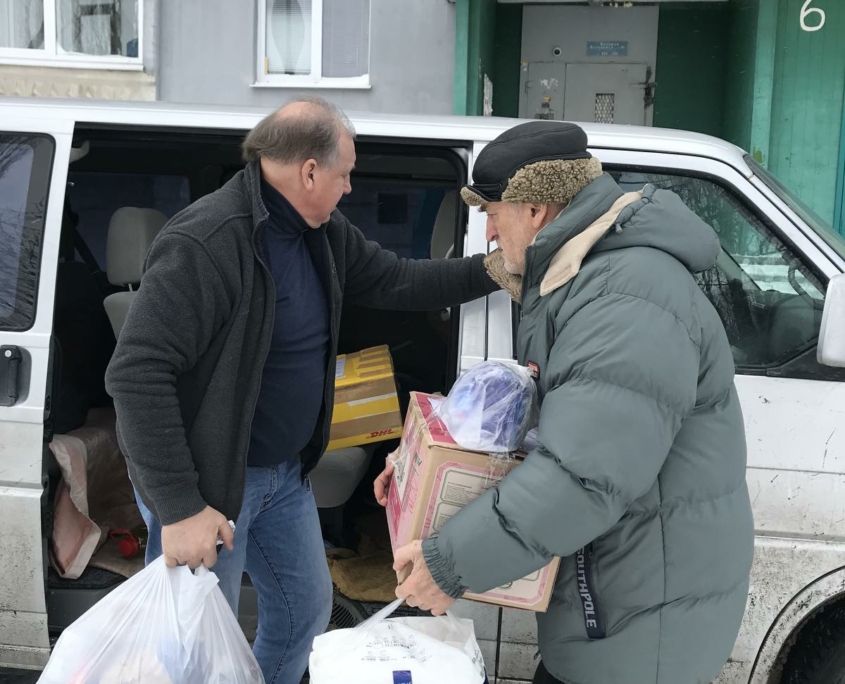 Lebensmittel werden in Charkiv verteilt